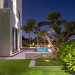 The Bold Details Behind Modern Luxury Swimming Pool Design